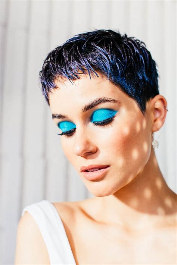 Exploring the World of Mechones: A Unique Hair Statement
